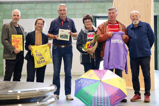 Brigitte und Werner Sieber wurden im Kunstbahnhof Flöha als 12.000 Besucher der Ausstellung „Verstrickungen“ herzlich begrüßt. Foto: Stadtverwaltung Flöha/ Erik Frank Hoffmann
