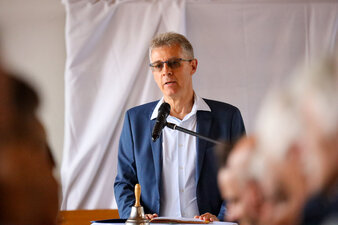 Gunter Pech lobte als stellvertretender Bürgermeister die Einsatzbereitschaft der Truppe und ihr Engagement für die Stadtgesellschaft. Foto: Stadtverwaltung Flöha/ Erik Frank Hoffmann