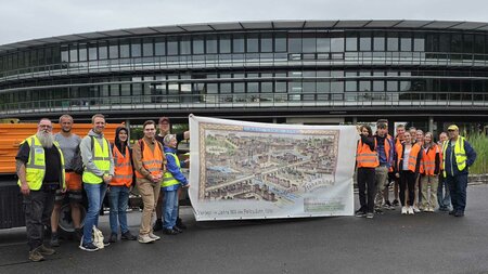 Zusammen mit 40 Schülerinnen und Schülern des Gymnasiums wurde ein Aktionstag in Flöha durchgeführt. Foto: Kai Flößner 