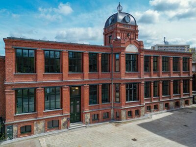 Das frisch sanierte Verwaltungsgebäude auf der Claußstraße 7 ist Sitz des Oberbürgermeisters, der Finanzverwaltung sowie der Bauverwaltung. Foto: Stadtverwaltung Flöha/ Erik Frank Hoffmann